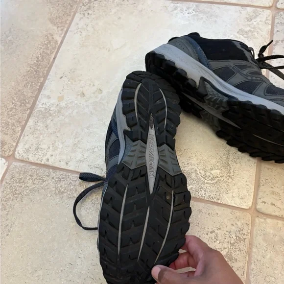 Saucony Men’s Running Shoes, size 11W - Picture 3 of 6